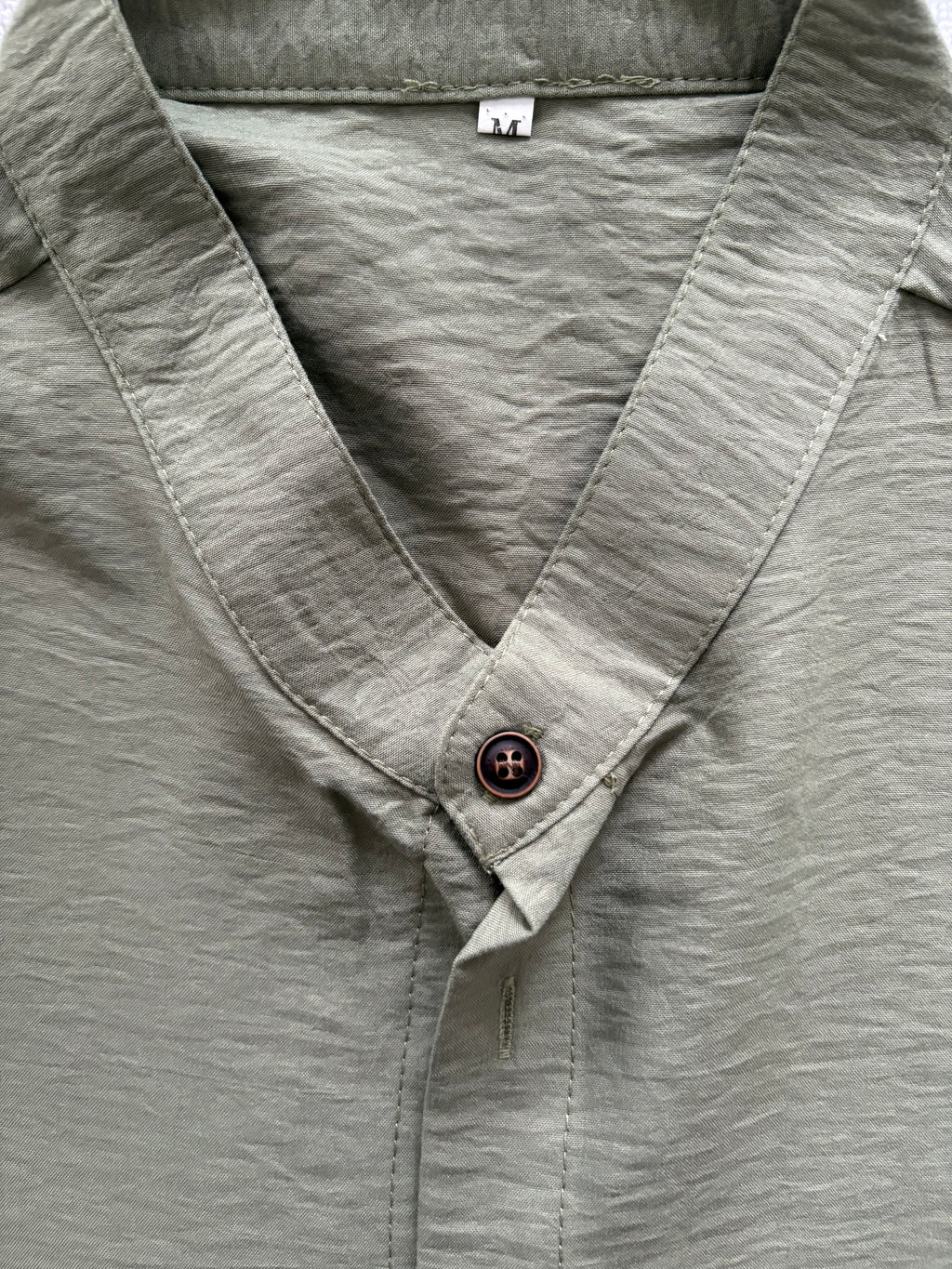 Camisa Verde Olivo de Manga Corta – Estilo Fresco