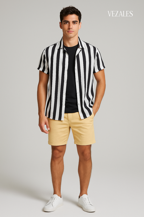 Camisa a rayas verticales en blanco y negro