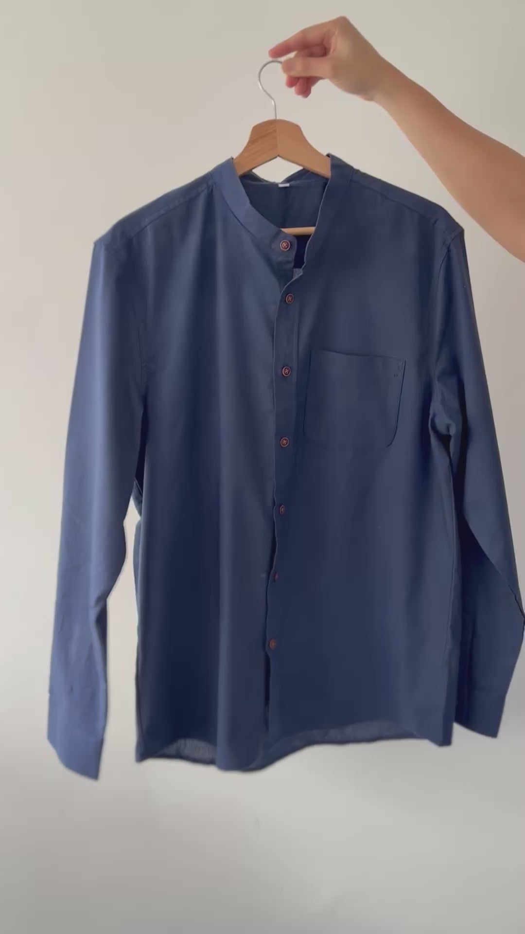 Camisa cuello mandarín azul añil oscuro