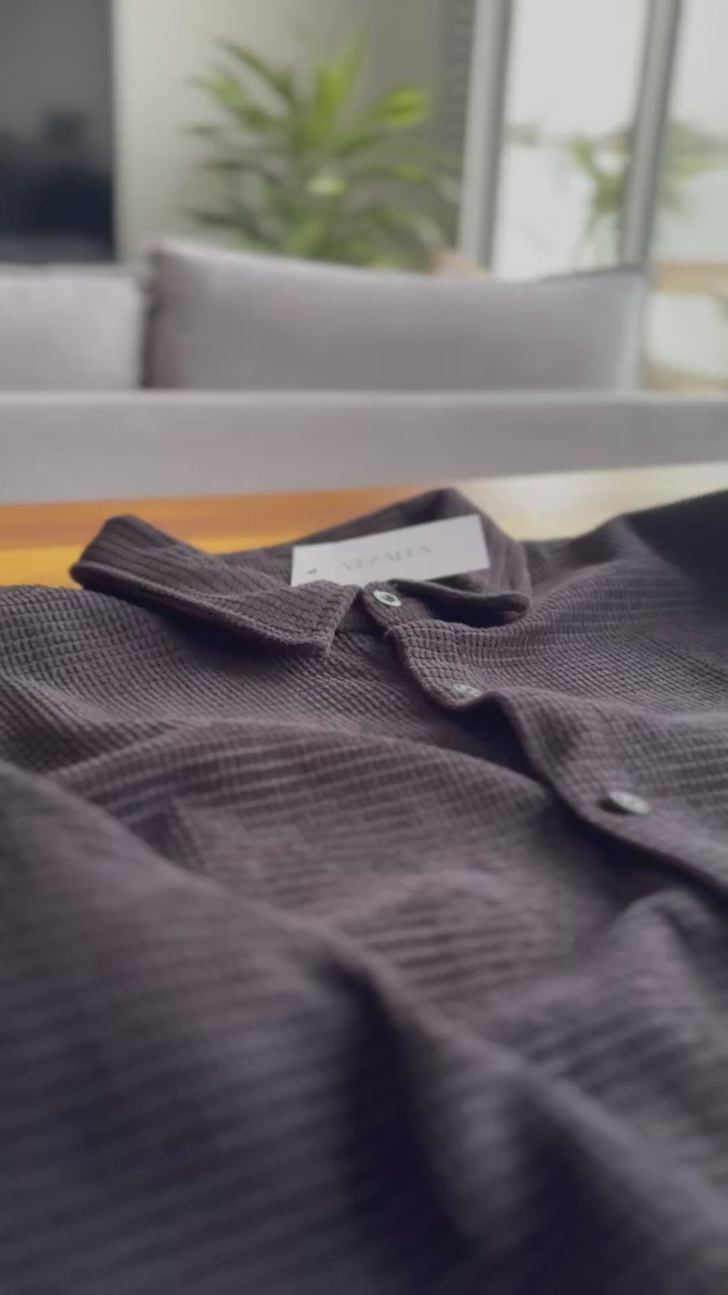 Cardigan Vintage  negro con interior blanco